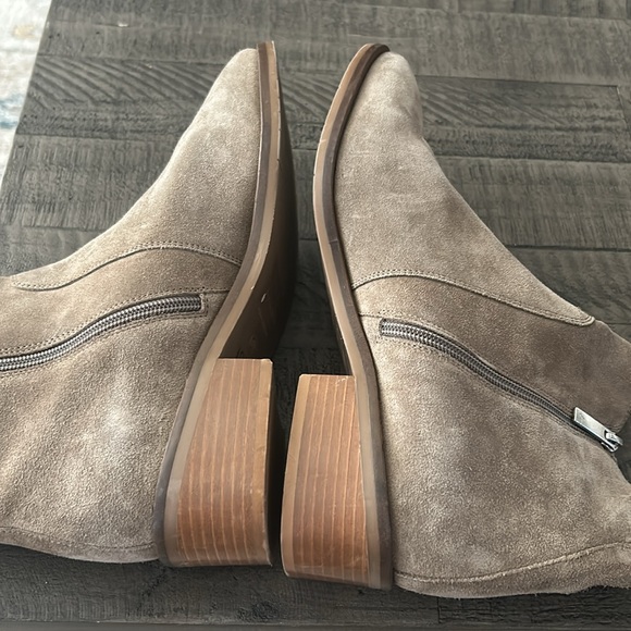 Aquatalia Colbie Water Resistant Suede Bootie size 10 1/2 - Picture 6 of 9